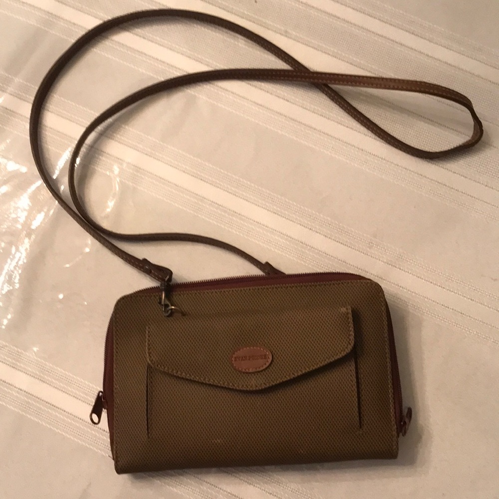 Vintage Evan Picone shoulder purse.